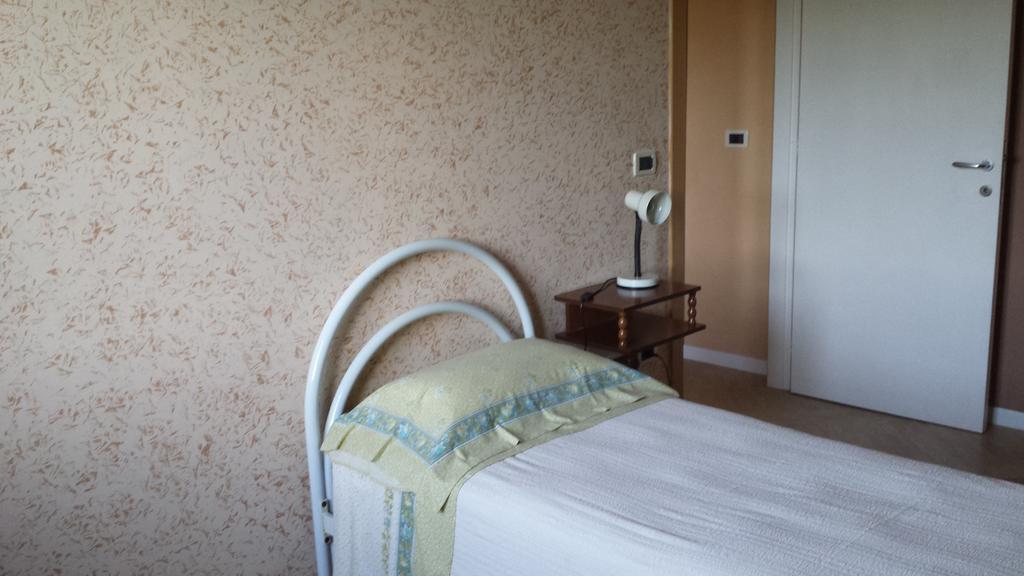 B&B Azzurra เปสการา ภายนอก รูปภาพ